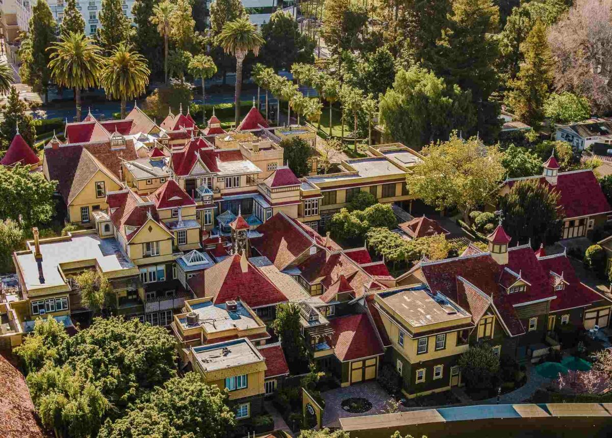 Современный Winchester Mystery House музей в Сан Хосе Калифорния фасад здания