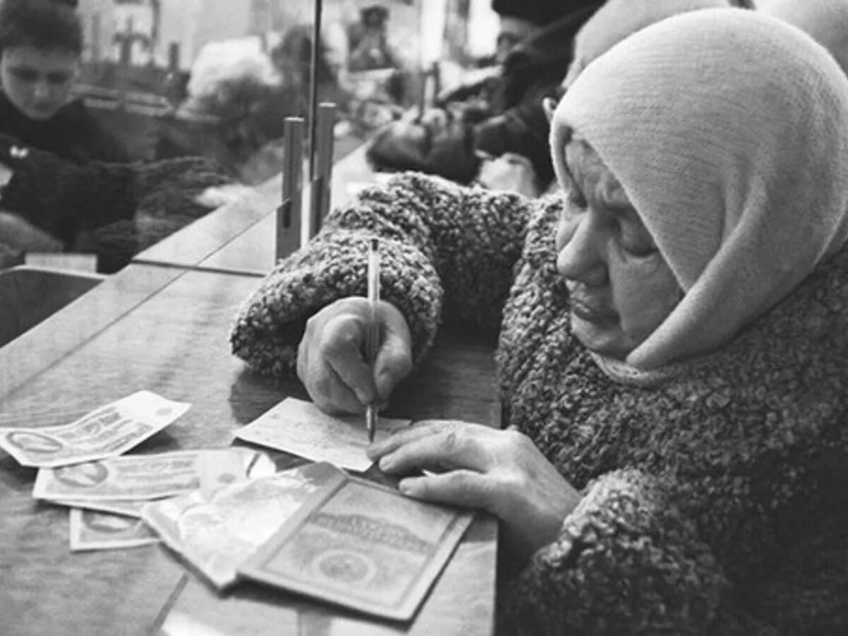 Дефицит товаров и пустые полки магазинов в СССР накануне Павловской реформы