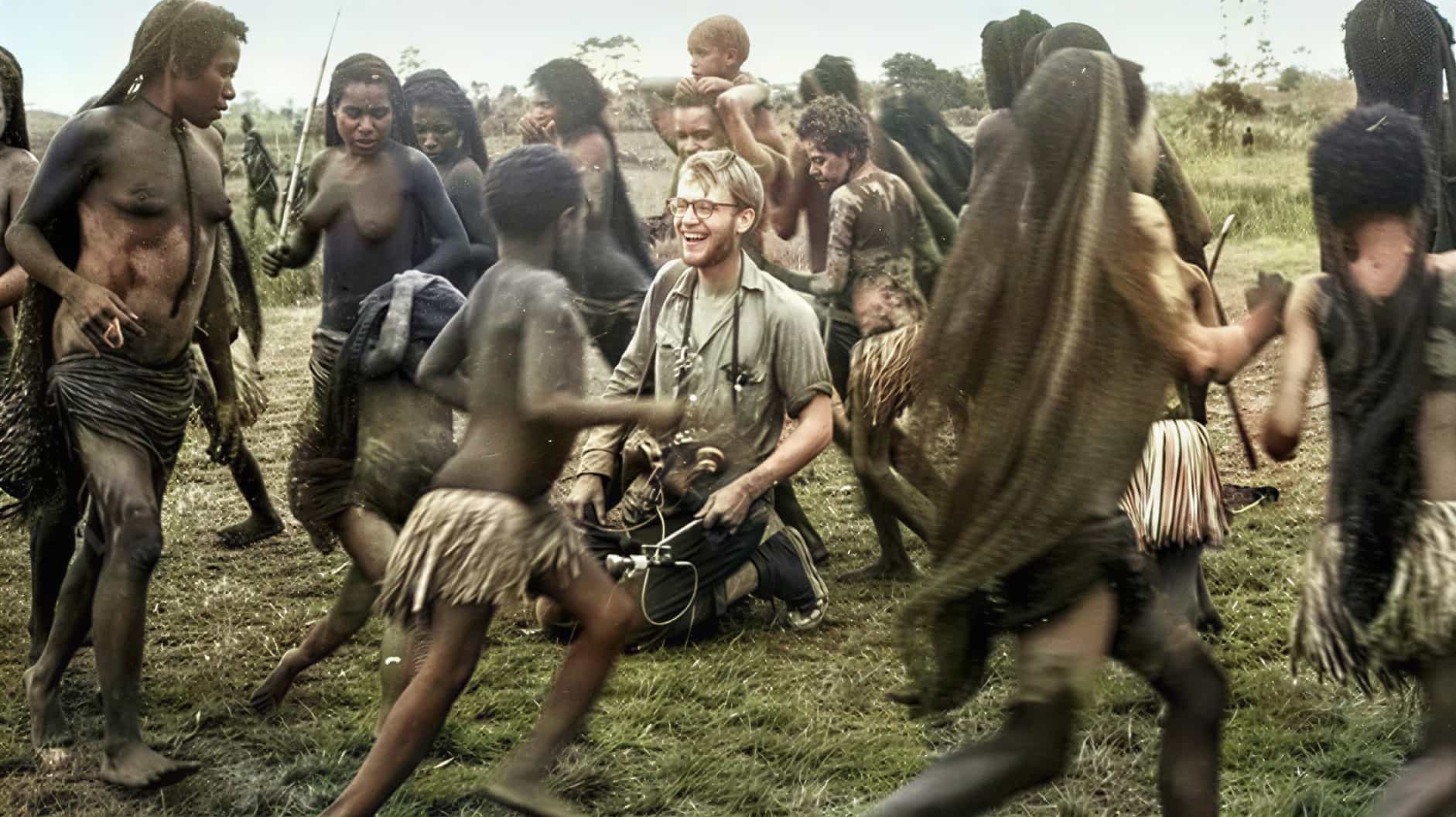 Майкл Рокфеллер в экспедиции в Новой Гвинее, 1961 год