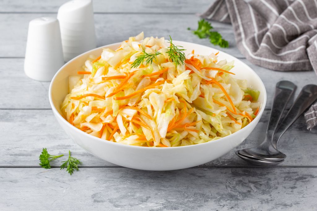 Салат Витаминный из капусты с морковью