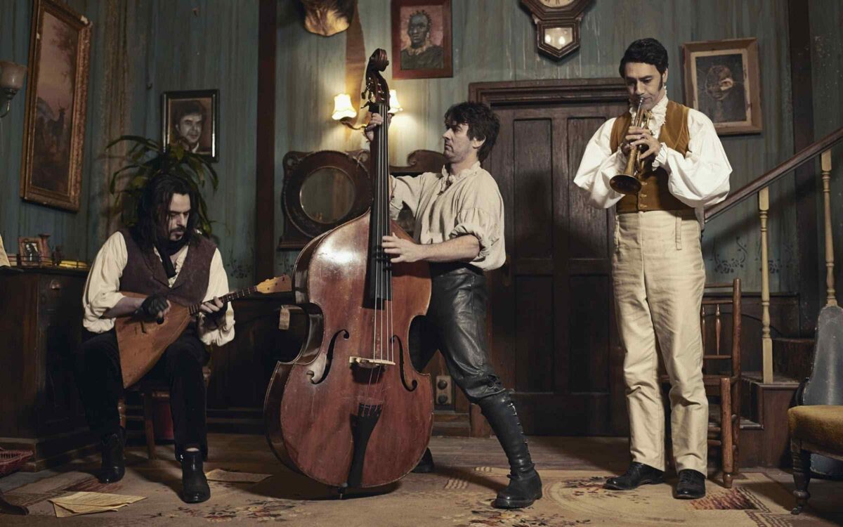 Постер комедии Реальные упыри (What We Do in the Shadows), 2014 год