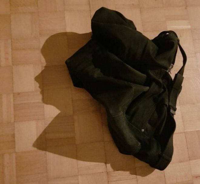 Удивительный кадр: игра света и перспективы делает так, что человек будто бы держит в руках солнце