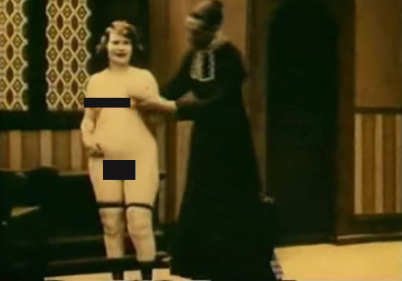 Сцена из порнографического фильма Исповедник, сценарий к которому написал Альфонсо XIII