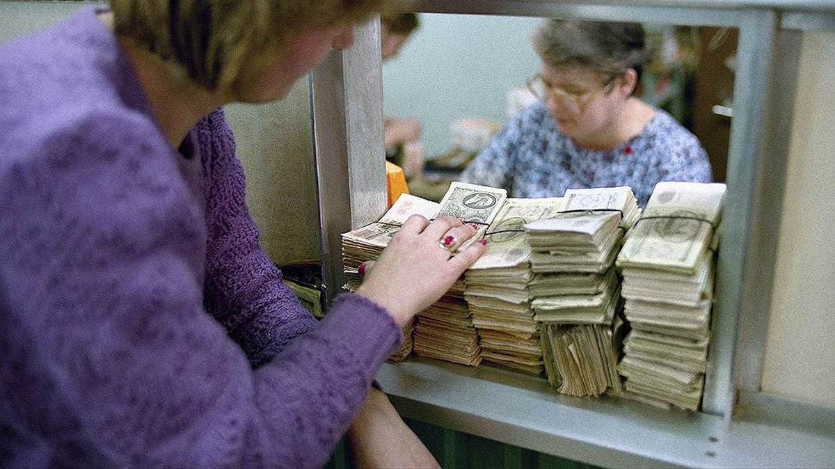 Массовые очереди и паника граждан во время трехдневного обмена денег в январе 1991 года