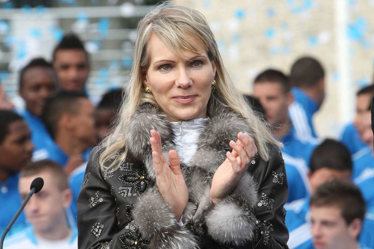 Портрет Маргариты Луи-Дрейфус на футболе