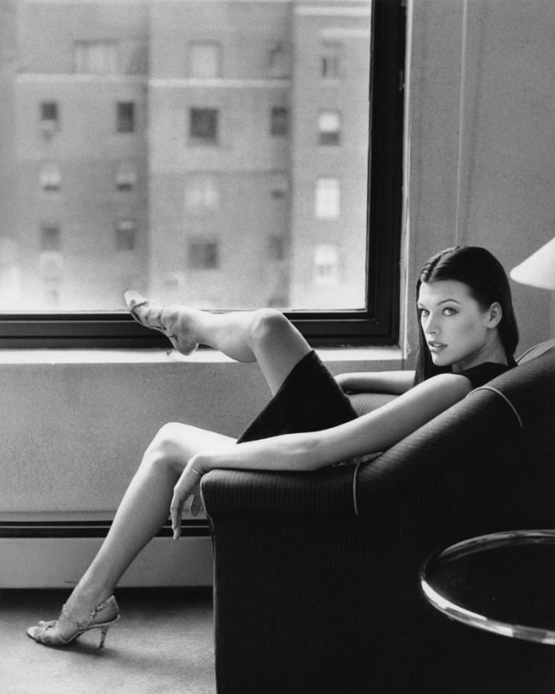 Милла Йовович портрет Памела Хэнсон черно-белое фото супермодель актриса