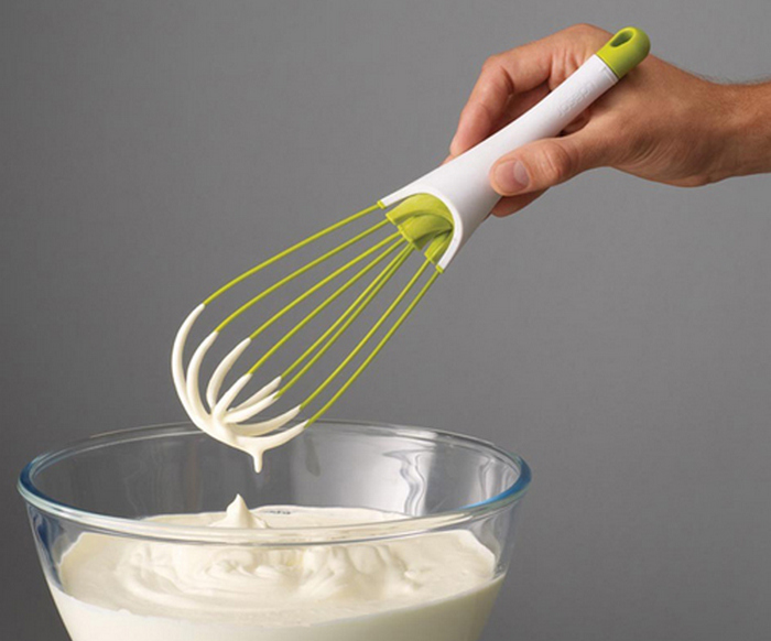 Венчик и миска с кремом