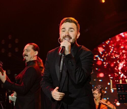 Тимур Камышанский — российский певец, композитор и ведущий