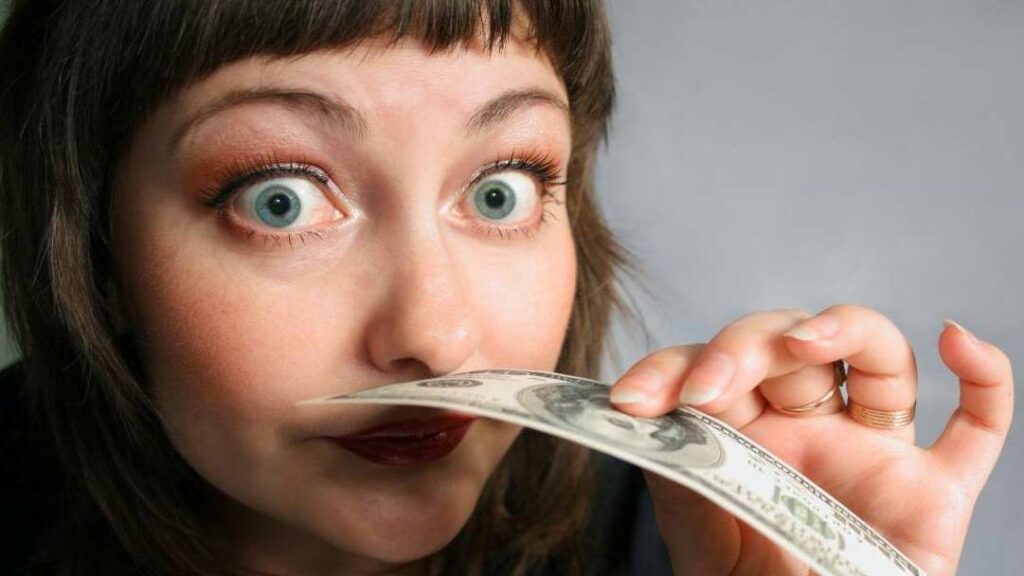 Фраза Pecunia non olet и её значение в современной экономике