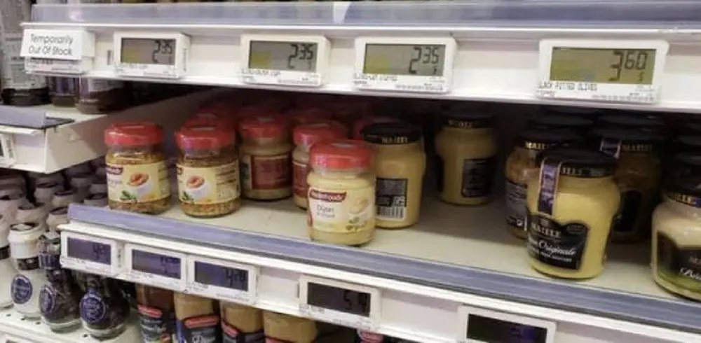 Электронные ценники на полках супермаркета в Сингапуре (Singapore)