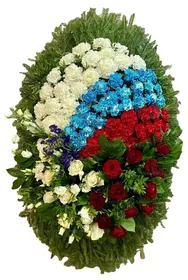 Large traurnyj venok iz zhivykh cvetov 13