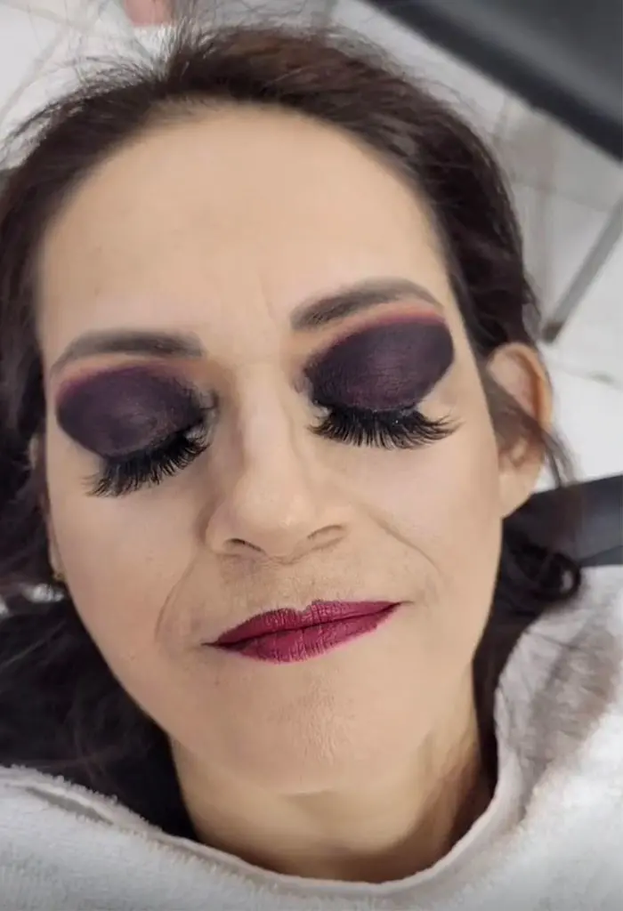 Призыв девушкам тщательнее выбирать мастеров красоты на примере неудачи