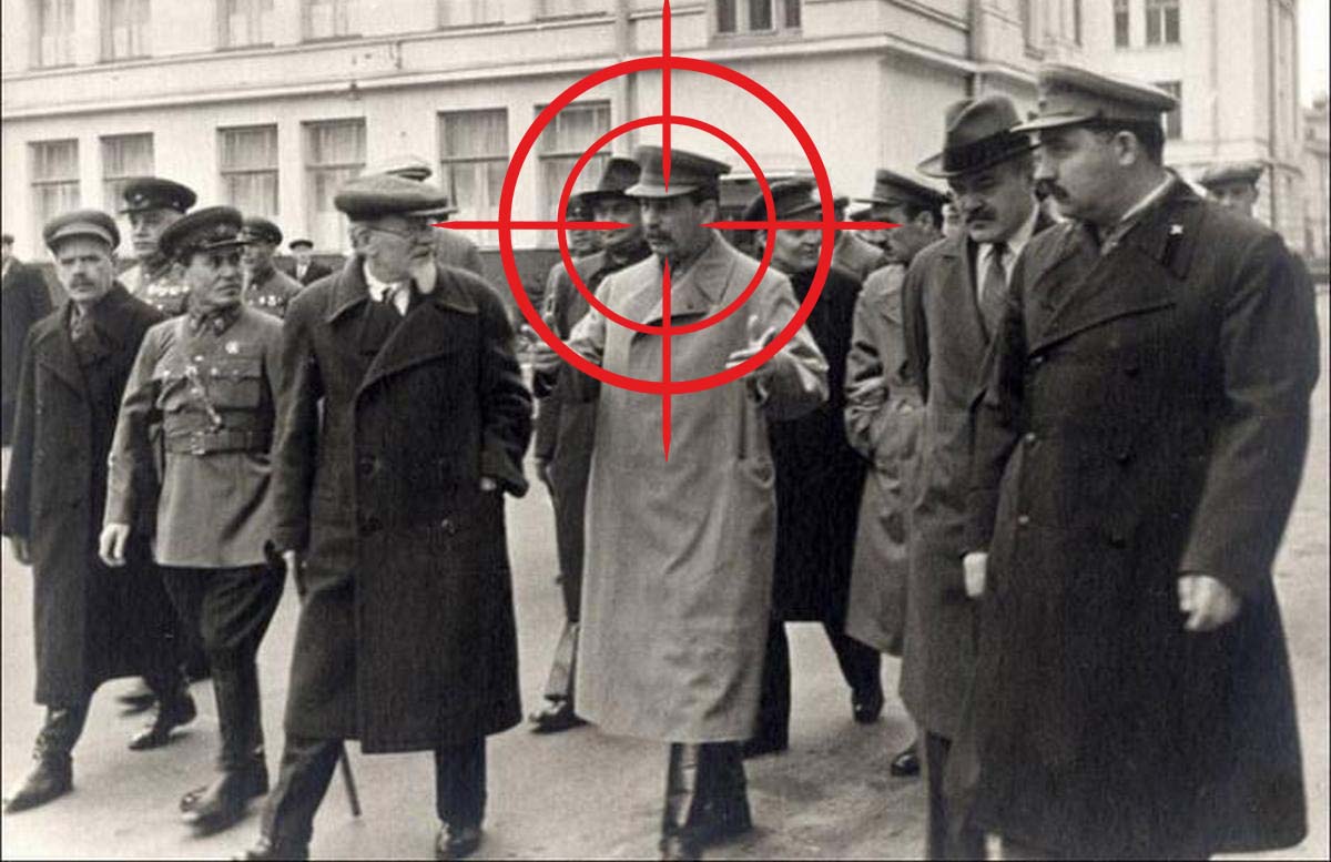 Фотография Иосифа Сталина под прицелом, символизирующая многочисленные покушения