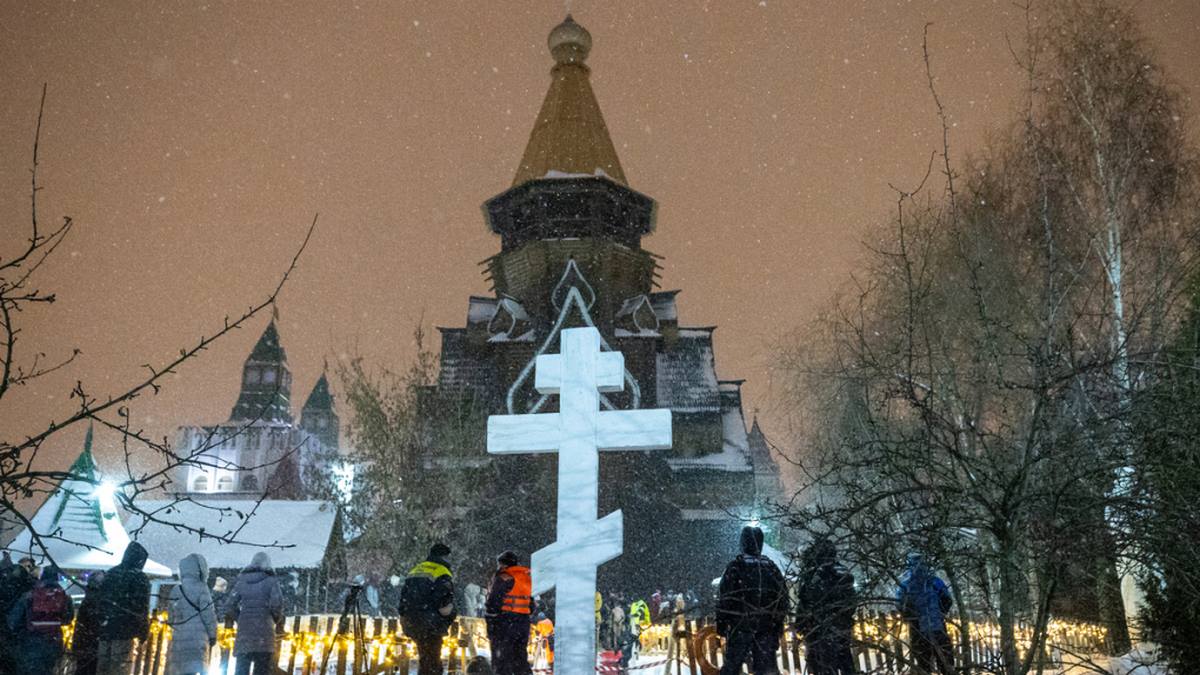 Ночь на Крещение храм церковь зима мороз традиция