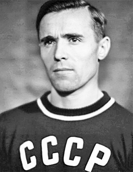 Виктор Чукарин олимпийский чемпион Мельбурн в мастерке СССР