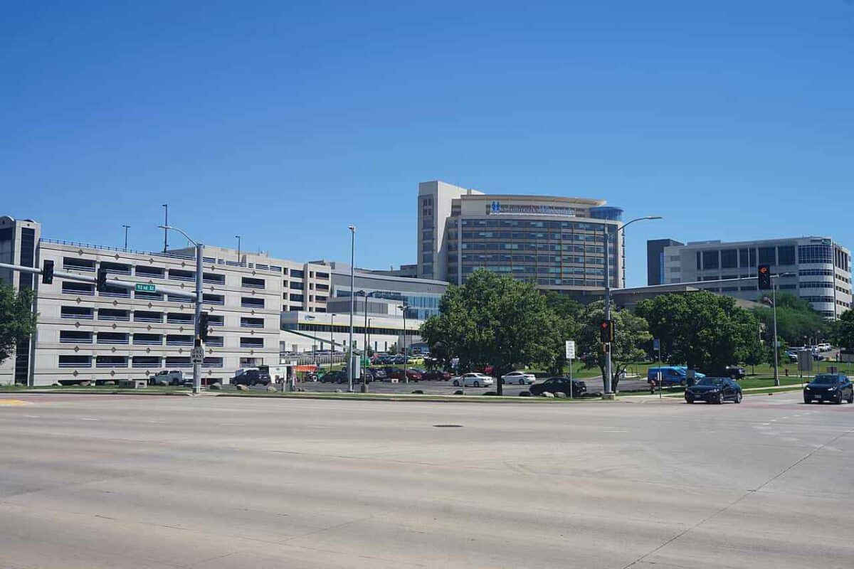 Здание Детской больницы Висконсина, где лечили Джанну Гис