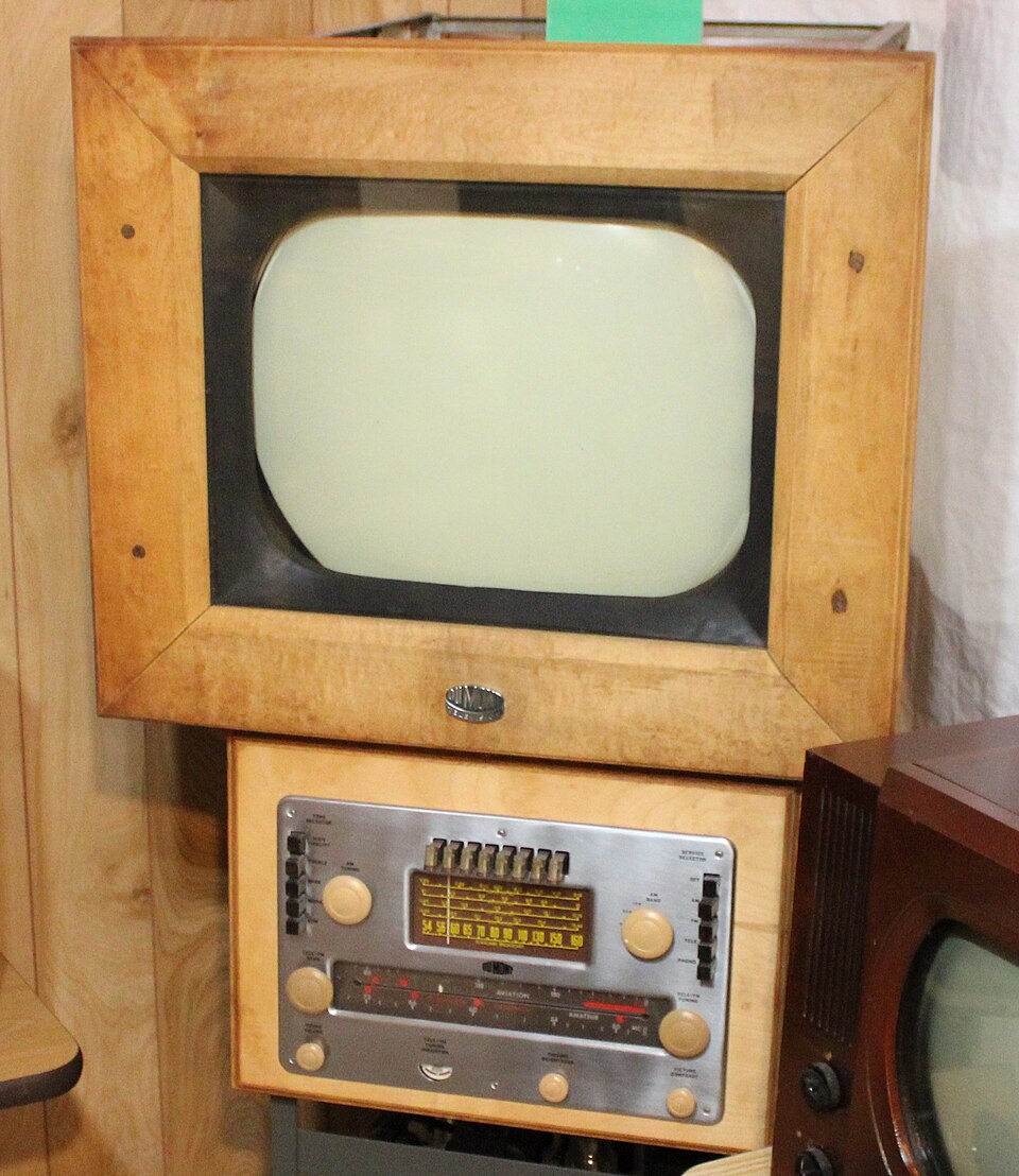 Ранний американский телевизор DuMont 1940-х годов винтажная техника