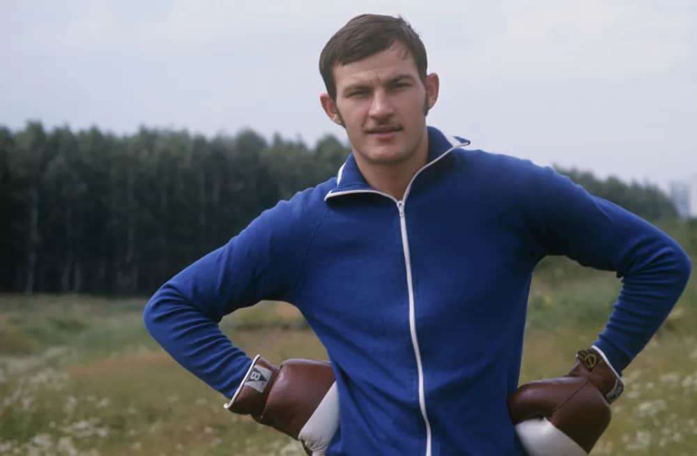 Юный боксёр Вячеслав Лемешев на ринге ранние соревнования