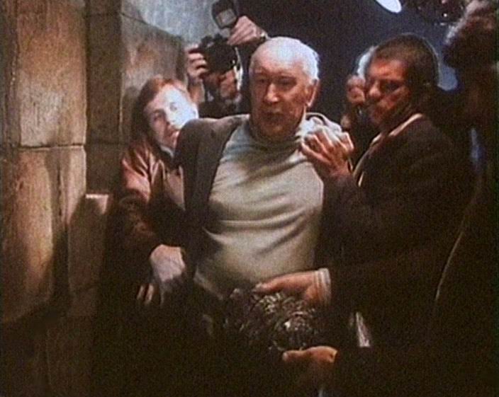 Кадр из сериала ТАСС уполномочен заявить&hellip;: арест агента Лунца, которого играет Константин Карельских