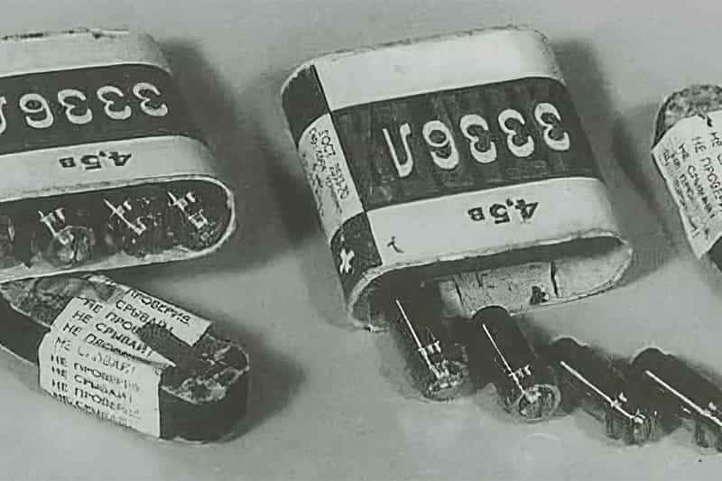 Разобранные батарейки, внутри которых спрятаны микропленки &mdash; шпионские тайники КГБ изъял у Огородника