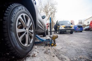 Экстренная помощь при повреждении шины — пошаговая инструкция для водителя