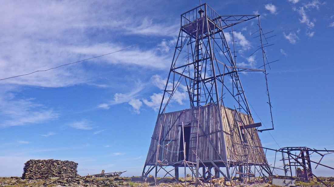 Заброшенная ретрансляционная станция на высоте 2310 метров — ключевой ориентир на хребте Хамар-Дабан