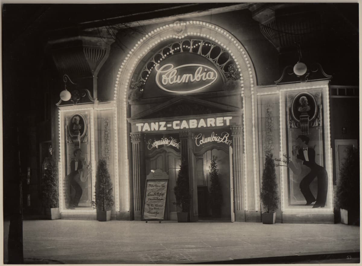 Фасад берлинского кабаре 1928 год неоновая вывеска