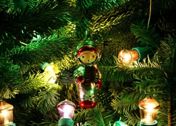История советской ёлочной игрушки «космонавт»: как космическая гонка попала на новогоднюю ёлку