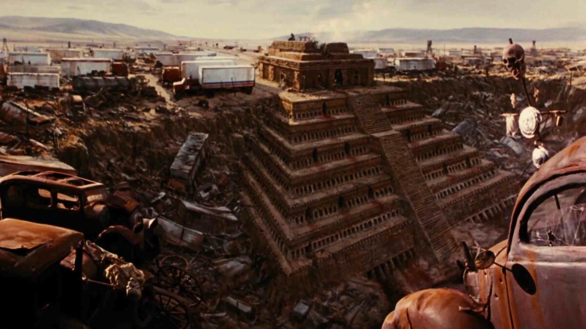 Пирамида майя под баром и сотни ржавых автомобилей — финальная сцена фильма От заката до рассвета