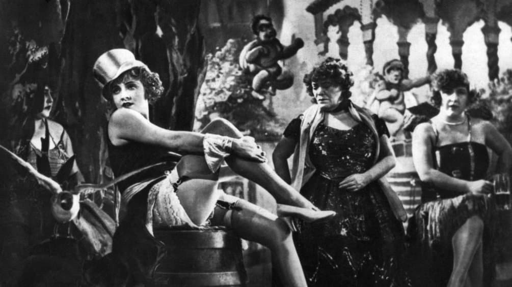 Марлен Дитрих в образе Лолы-Лолы Голубой ангел кадр