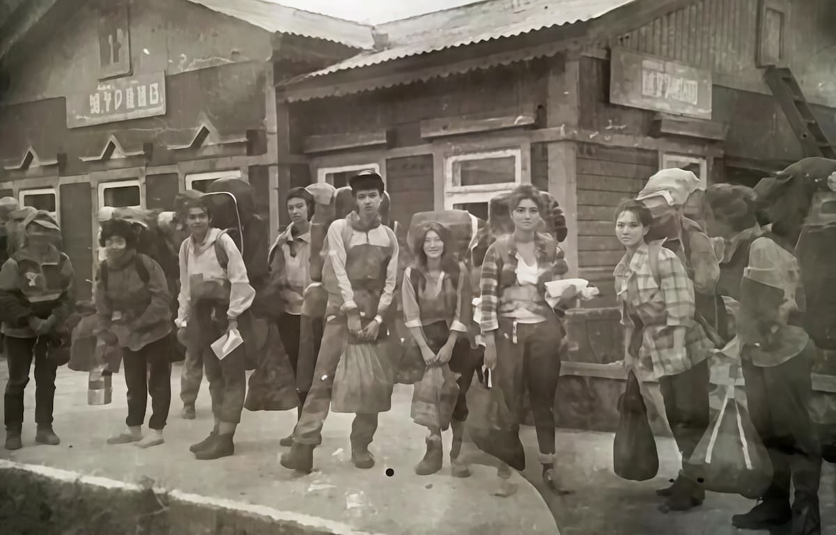 Туристическая группа Коровиной перед стартом. Станция Мурино, Иркутская область