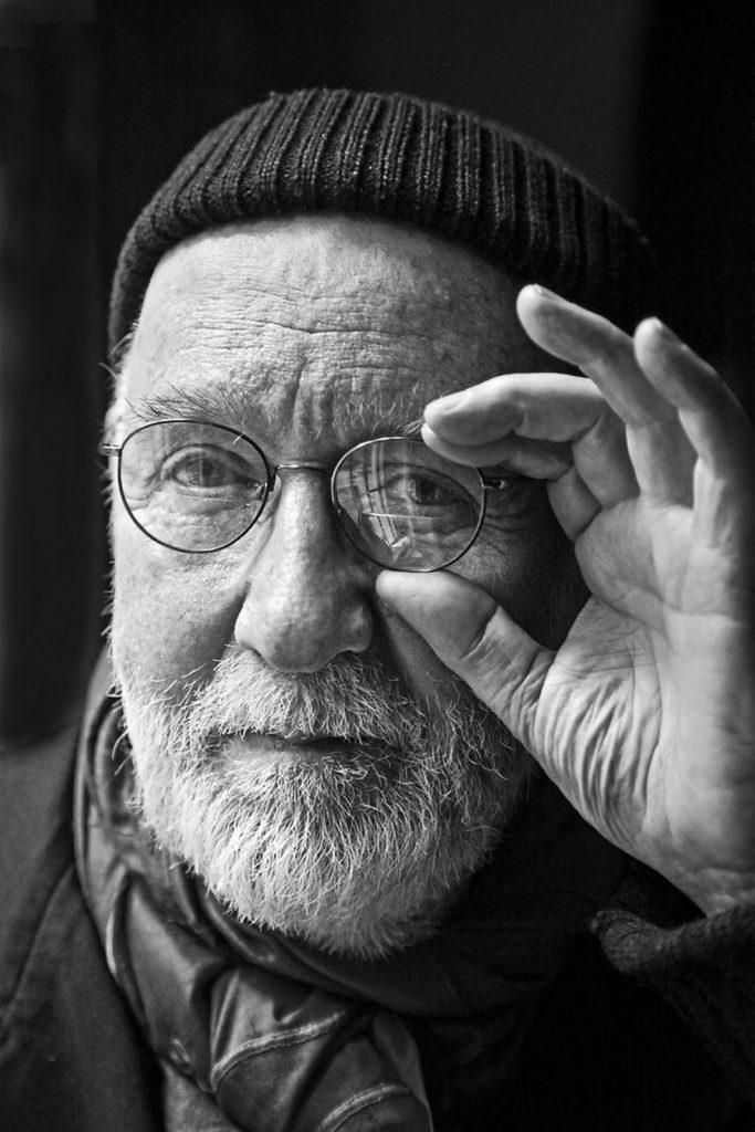 Альберт Уотсон автопортрет фотографа с повязкой на глазу черно-белое фото