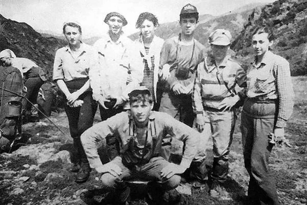 Участники группы Людмилы Коровиной во время перерыва на маршруте Хамар-Дабана