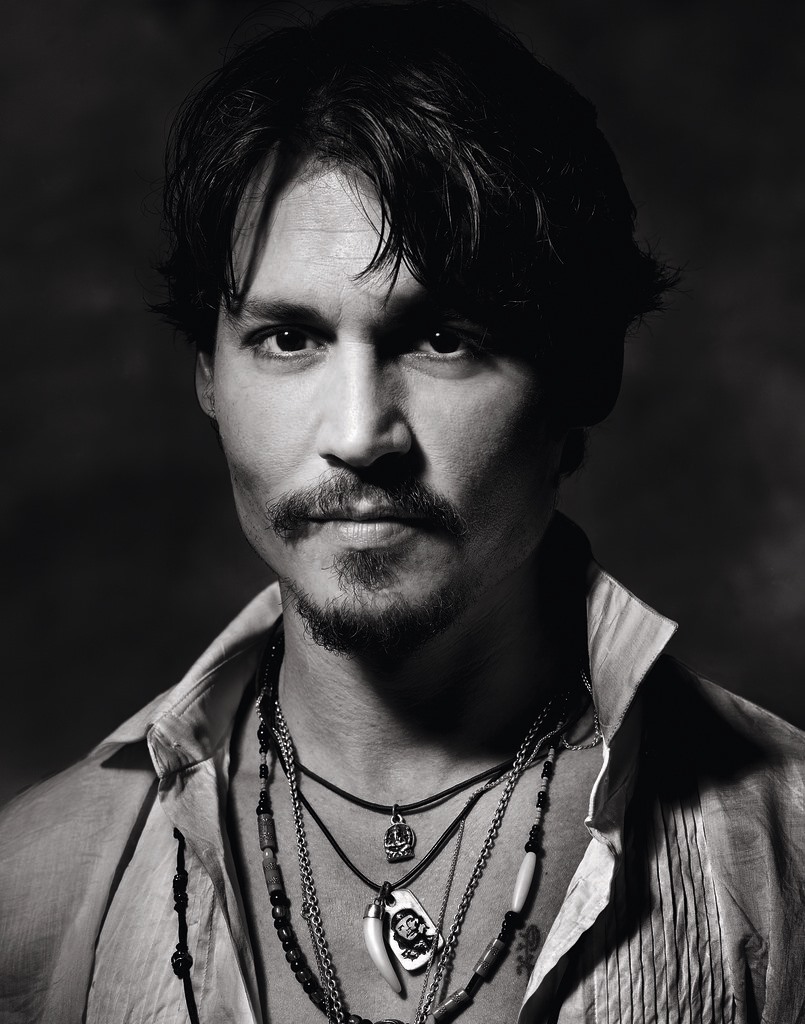 Джонни Депп с сигаретой черно-белая фотография Альберта Уотсона