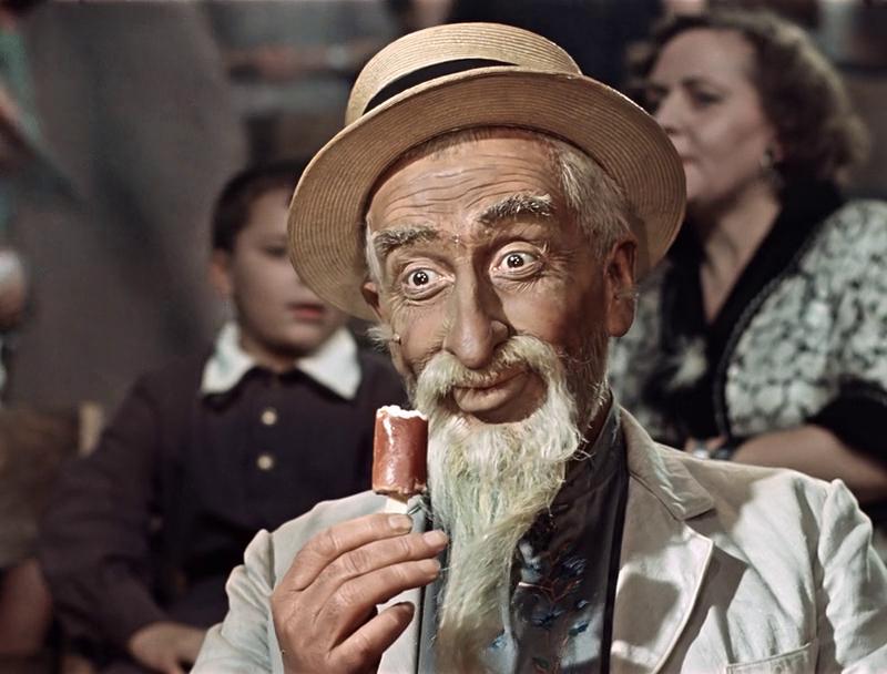Кадр из фильма Старик Хоттабыч эскимо 1956 год