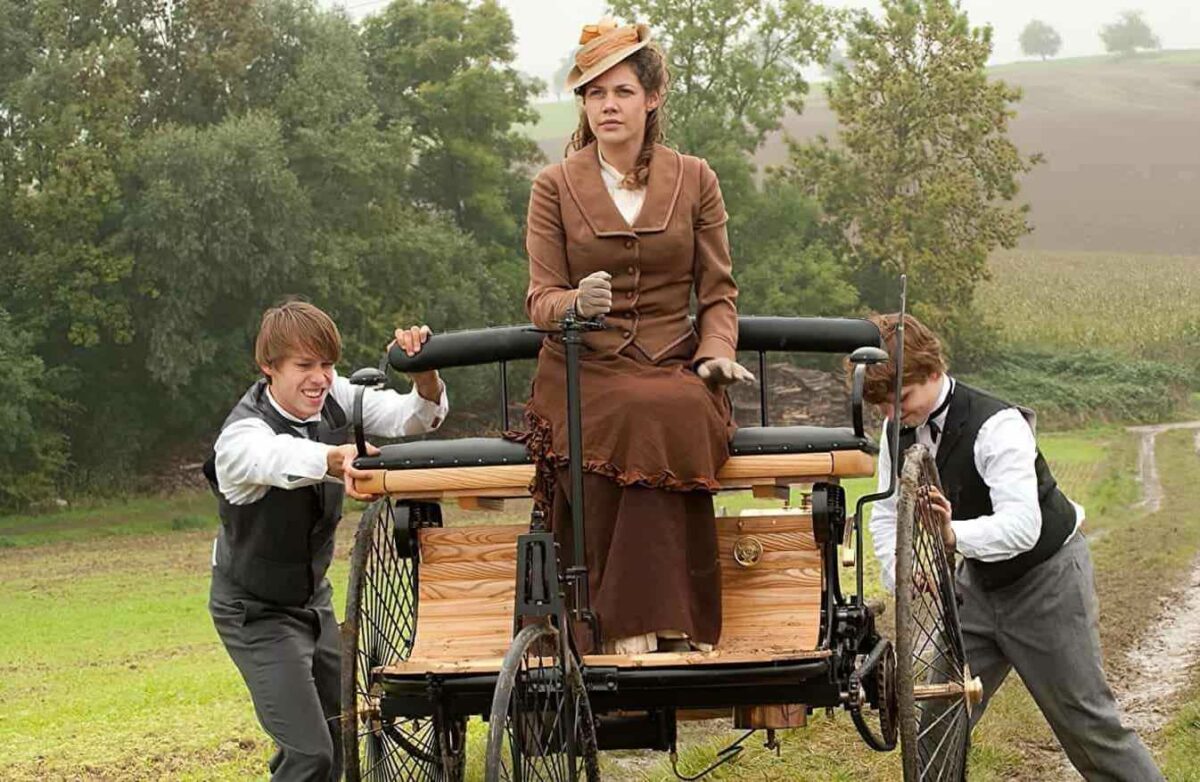 Кадр из фильма Карл и Берта 2011 ремонт автомобиля