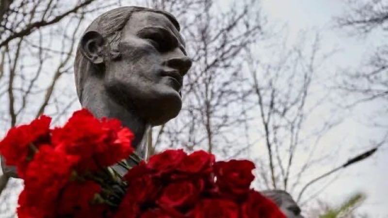 Бюст олимпийского чемпиона боксёра Вячеслава Лемешева на Аллее спортивной славы ЦСКА в Москве