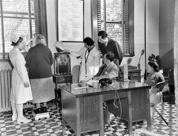 Пациенты разного возраста в экспериментах Честера Саутэма с раковыми клетками