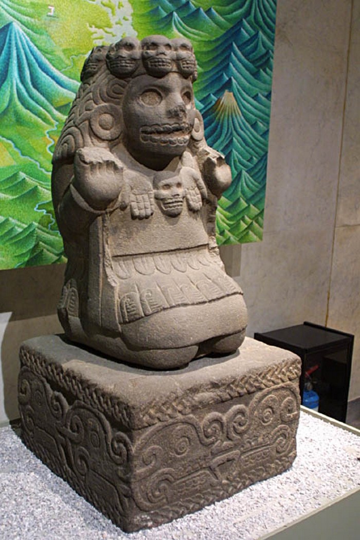 Статуя сиуатетео — ацтекский дух женщины, умершей при родах