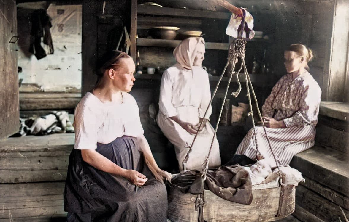 Групповой портрет русских крестьянок начала XX века в традиционной одежде