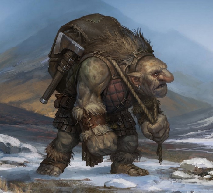 Горный тролль в скандинавских горах среди скал и снега