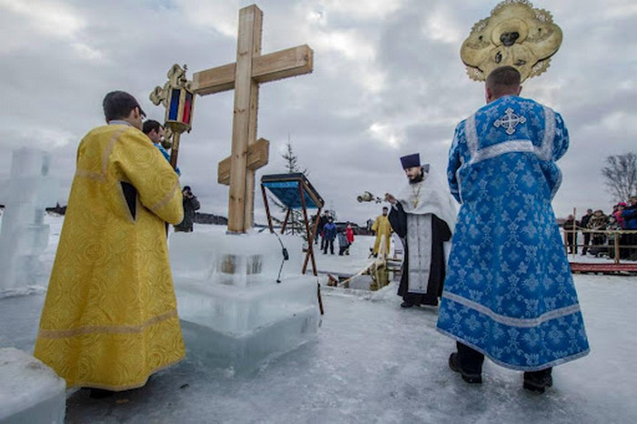 Купания на Крещение в проруби традиция народные приметы