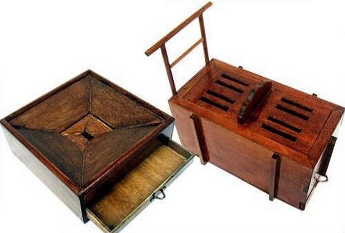 Деревянные лакированные туалетные ящики для аристократов эпохи Хэйан