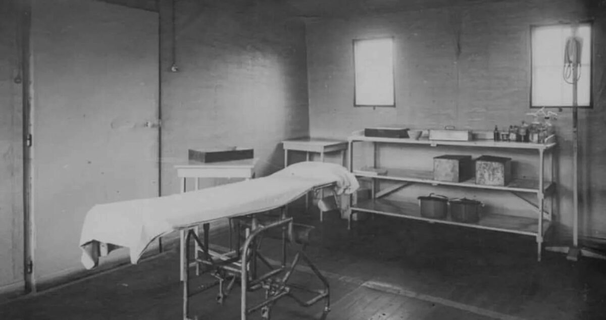 Операционная Менгеле в Освенциме, где проводились медицинские эксперименты над узниками