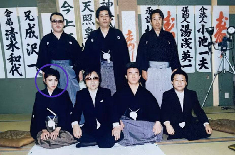 Нисимура с другими якудза