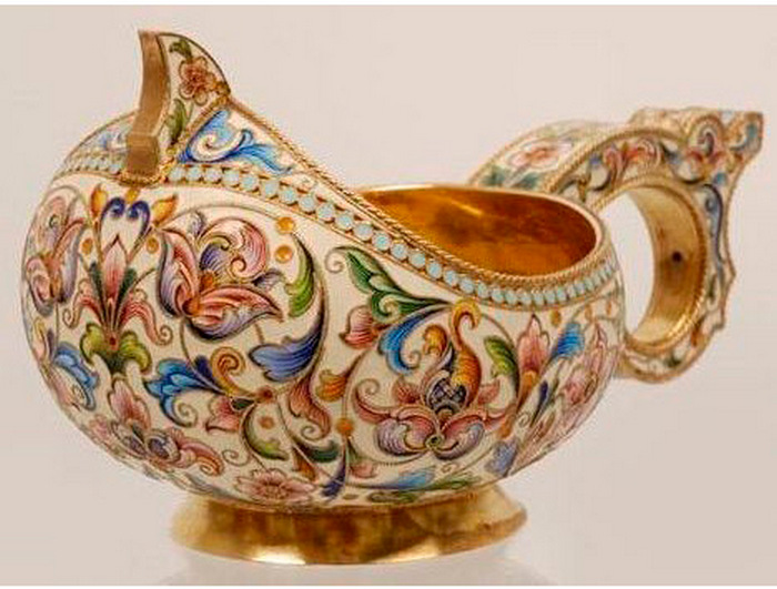 Серебряный ковш с витражной эмалью работы Павла Овчинникова в русском стиле