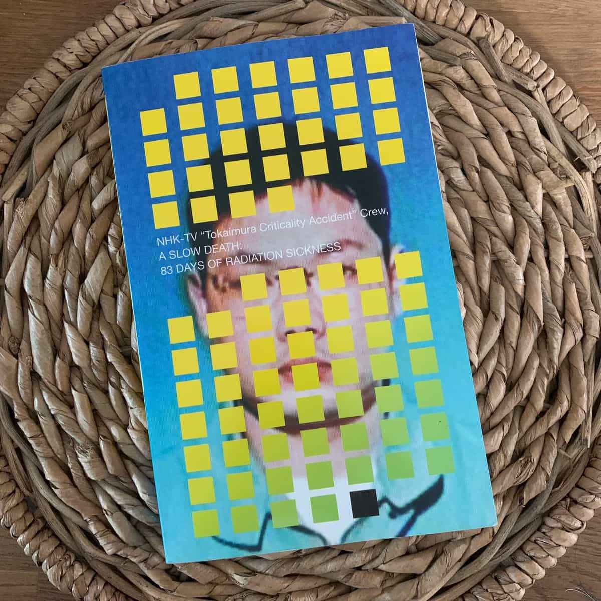 Обложка книги NHK «A Slow Death: 83 Days of Radiation Sickness» об аварии в Токаймуре и Хисаши Оучи