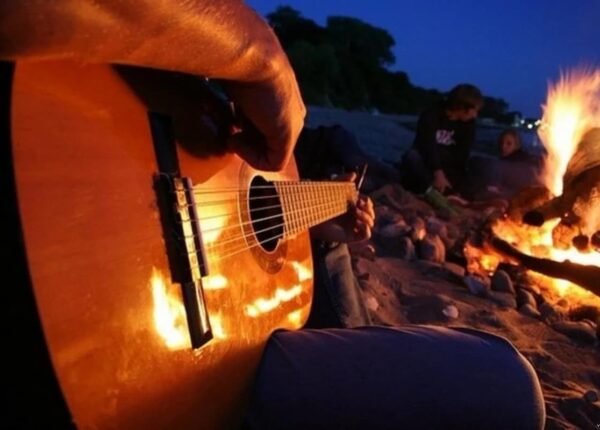 «Как здорово»: история песни, которую студент написал на скучной лекции, а она стала гимном бардов