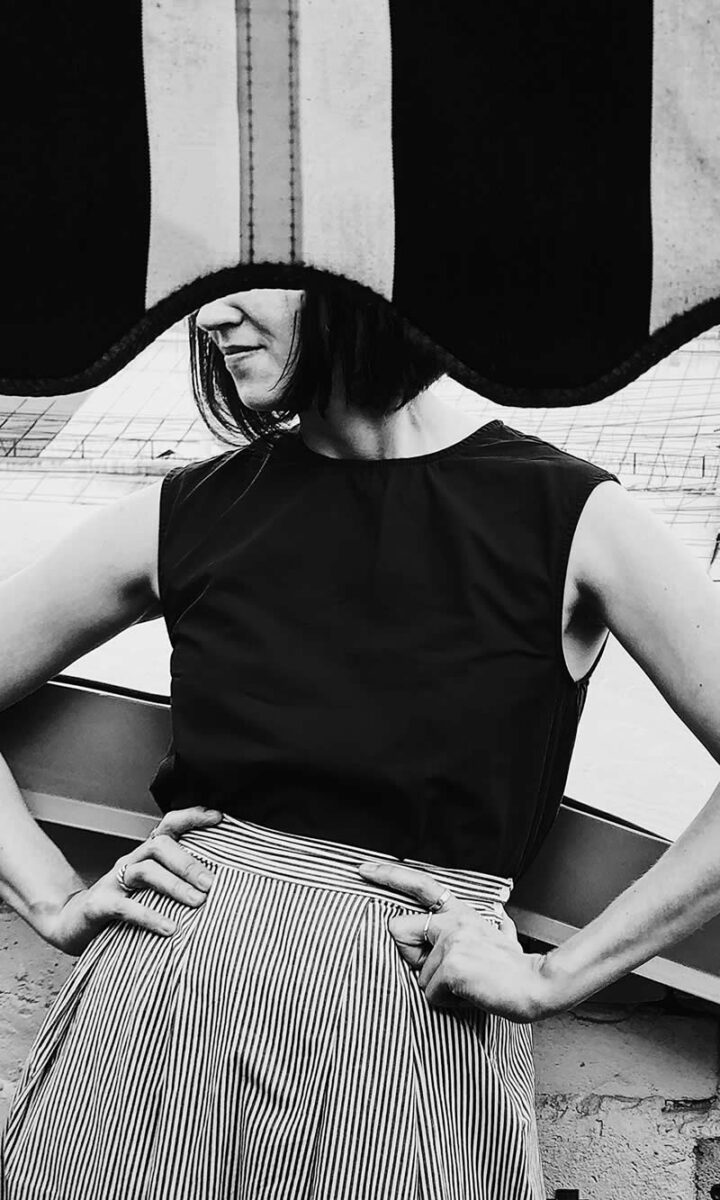 Силуэт фигуры в высоком контрасте без лица &mdash; Artem Koleganov &laquo;Grace&raquo;, Mobile Photography Awards