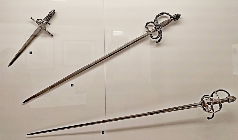 Дага кинжал для левой руки и рапиры XVII века из музейной коллекции Санкт-Петербурга
